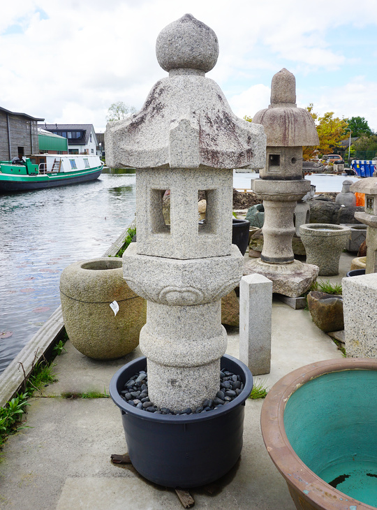 Buy Renge-ji Gata Ishidoro, Japanese Stone Lantern for sale - YO01010373
