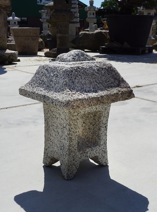 Chaya Gata Ishidōrō, Japanese Stone Lantern - YO01010282