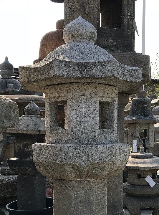 Hakkaku Ikekomi Ishidōrō, Japanese Stone Lantern - YO01010124