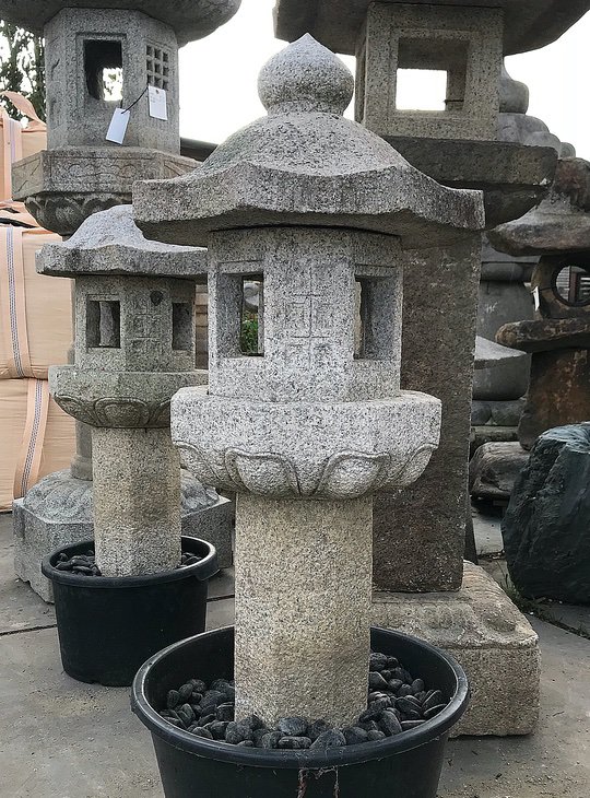 Hakkaku Ikekomi Ishidōrō, Japanse Stone Lantern - YO01010131