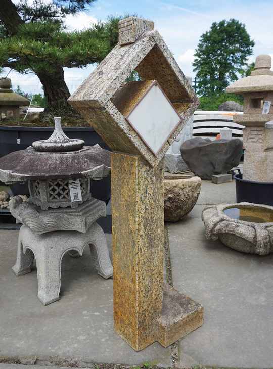 Hishigata Dohyo Ishidoro, Japanese Stone Lantern - YO01010390