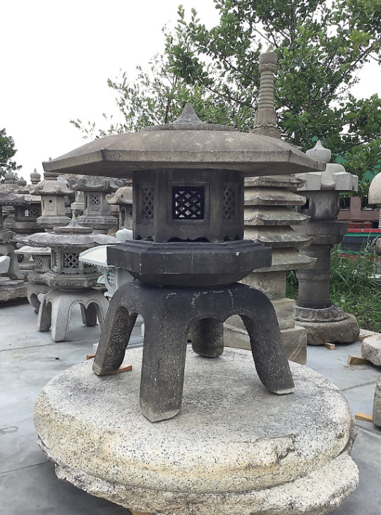 Kaku Yukimi Gata Ishidōrō, Japanese Stone Lantern - YO01010163