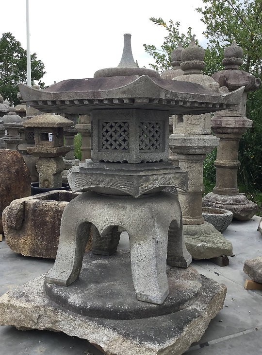 Kaku Yukimi Gata Ishidōrō, Japanese Stone Lantern - YO01010171
