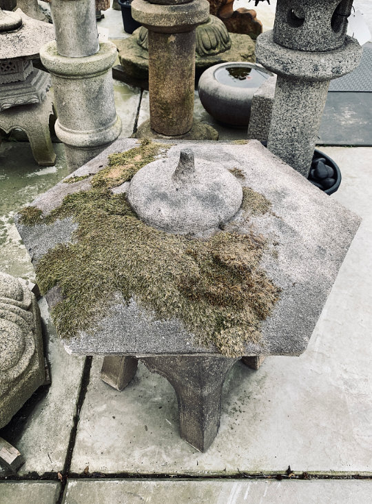 Kaku Yukimi Gata Ishidōrō, Japanese Stone Lantern - YO01010186