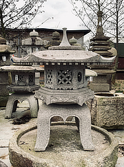 Buy Kaku Yukimi Gata Ishidōrō, Japanese Stone Lantern for sale - YO01010190