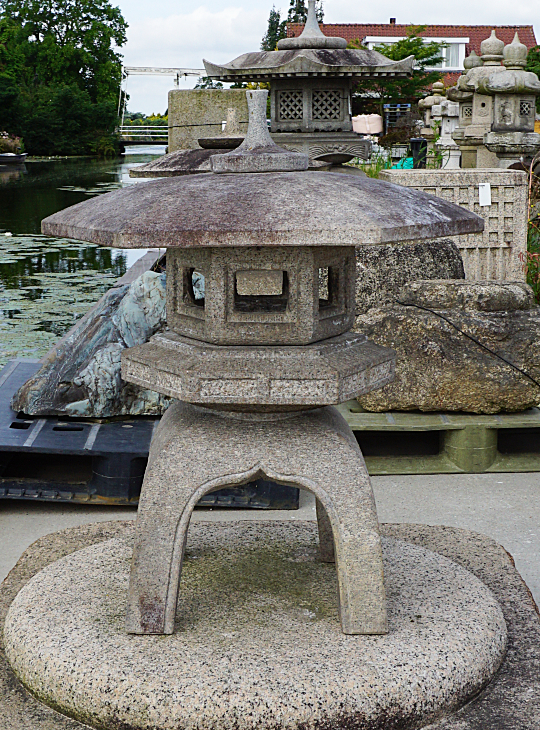 Kaku Yukimi Gata Ishidōrō, Japanese Stone Lantern - YO01010242