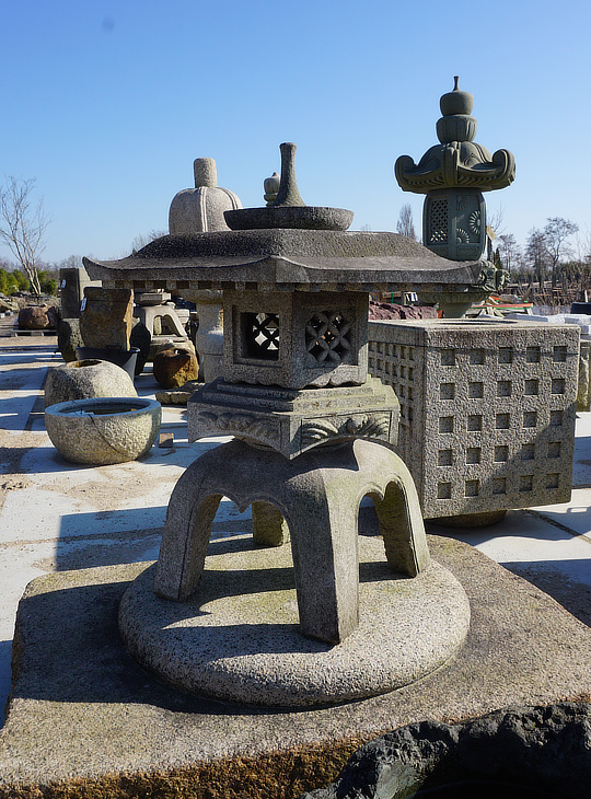 Kaku Yukimi Gata Ishidōrō, Japanese Stone Lantern - YO01010246