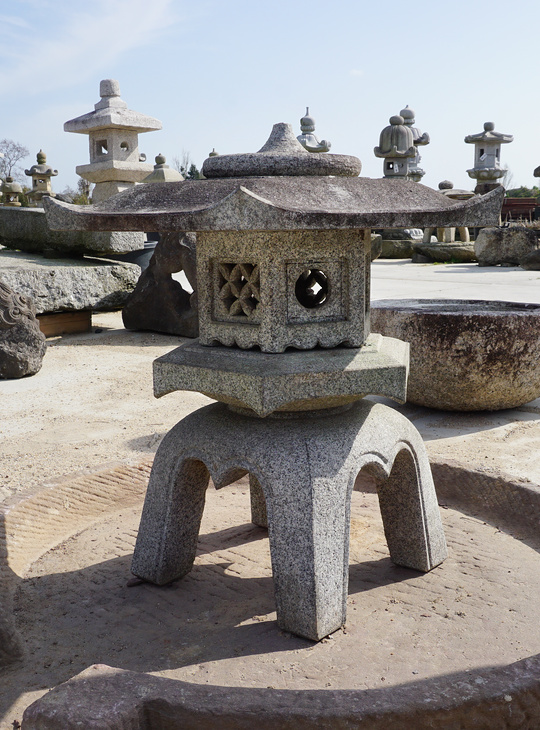 Kaku Yukimi Gata Ishidōrō, Japanese Stone Lantern - YO01010255