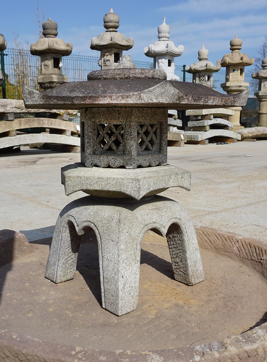 Kaku Yukimi Gata Ishidōrō, Japanese Stone Lantern - YO01010255