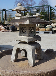 Buy Kaku Yukimi Gata Ishidōrō, Japanese Stone Lantern for sale - YO01010255