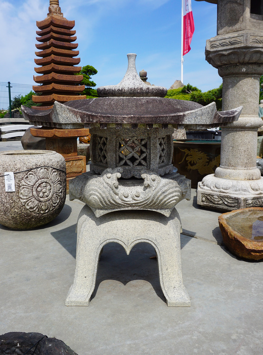 Kaku Yukimi Gata Ishidōrō, Japanese Stone Lantern - YO01010309