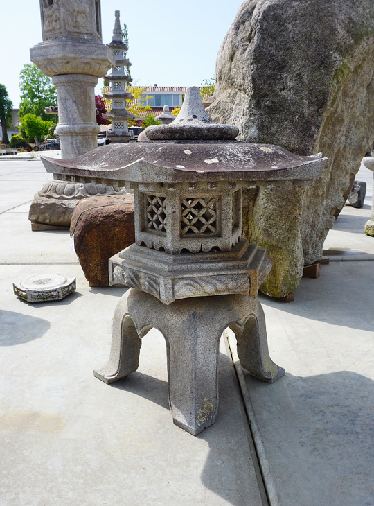 Kaku Yukimi Gata Ishidōrō, Japanese Stone Lantern - YO01010311