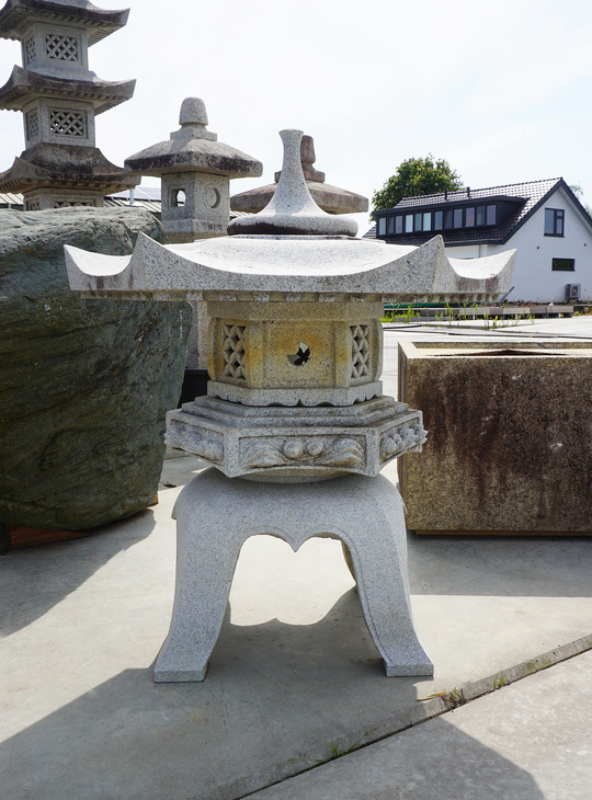 Kaku Yukimi Gata Ishidōrō, Japanese Stone Lantern - YO01010317