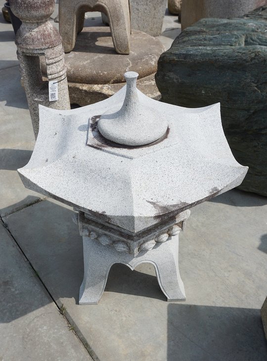 Kaku Yukimi Gata Ishidōrō, Japanese Stone Lantern - YO01010317