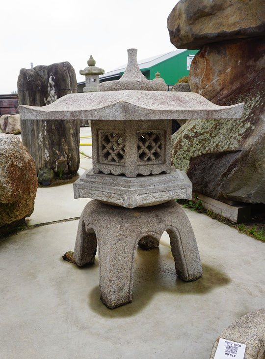 Kaku Yukimi Gata Ishidoro, Japanese Stone Lantern - YO01010347