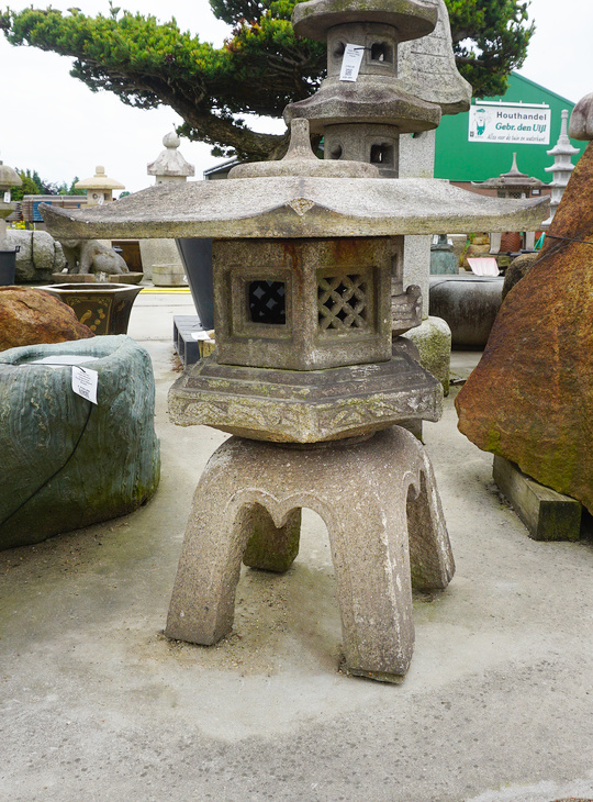 Buy Kaku Yukimi Gata Ishidoro, Japanese Stone Lantern for sale - YO01010425