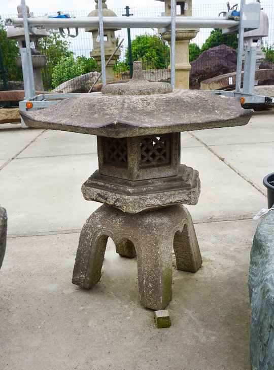 Kaku Yukimi Gata Ishidoro, Japanese Stone Lantern - YO01010425