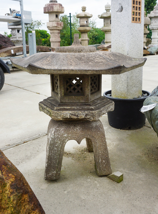 Kaku Yukimi Gata Ishidoro, Japanese Stone Lantern - YO01010425