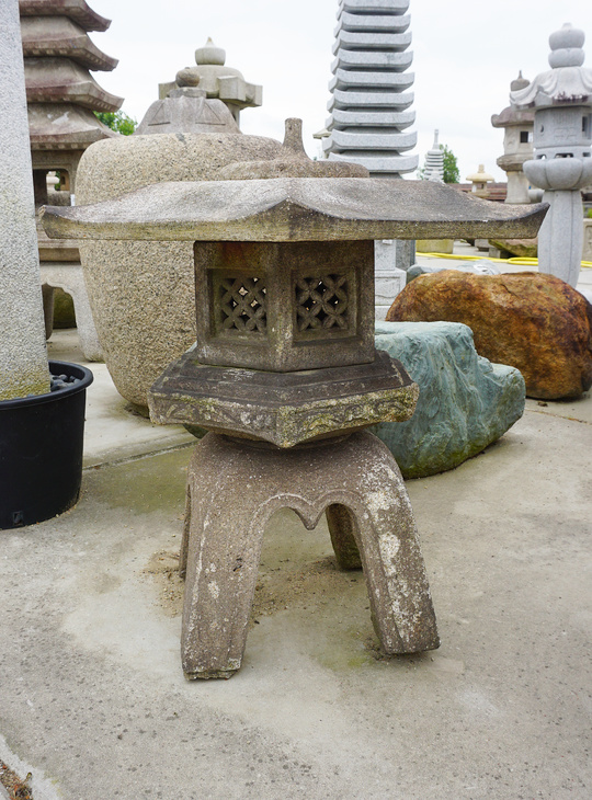 Kaku Yukimi Gata Ishidoro, Japanese Stone Lantern - YO01010425