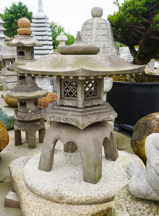 Buy Kaku Yukimi Gata Ishidoro, Japanese Stone Lantern for sale - YO01010431