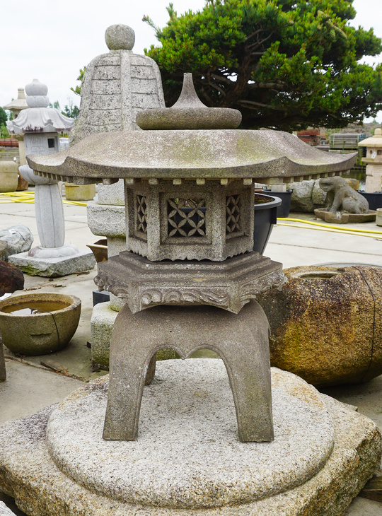 Kaku Yukimi Gata Ishidoro, Japanese Stone Lantern - YO01010431