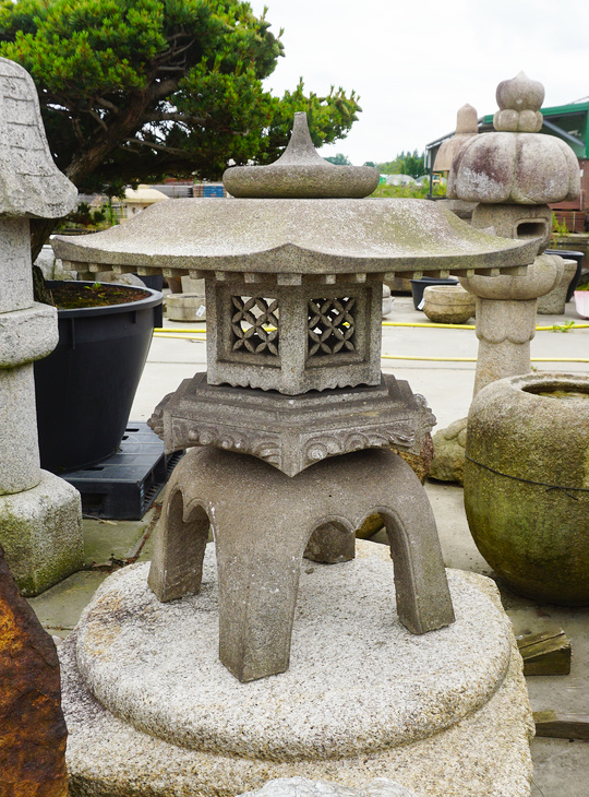 Kaku Yukimi Gata Ishidoro, Japanese Stone Lantern - YO01010431