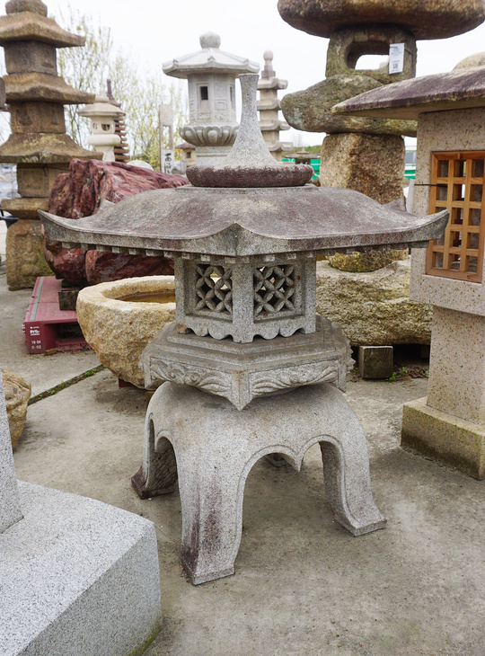Kaku Yukimi Gata Ishidoro, Japanese Stone Lantern - YO01010535