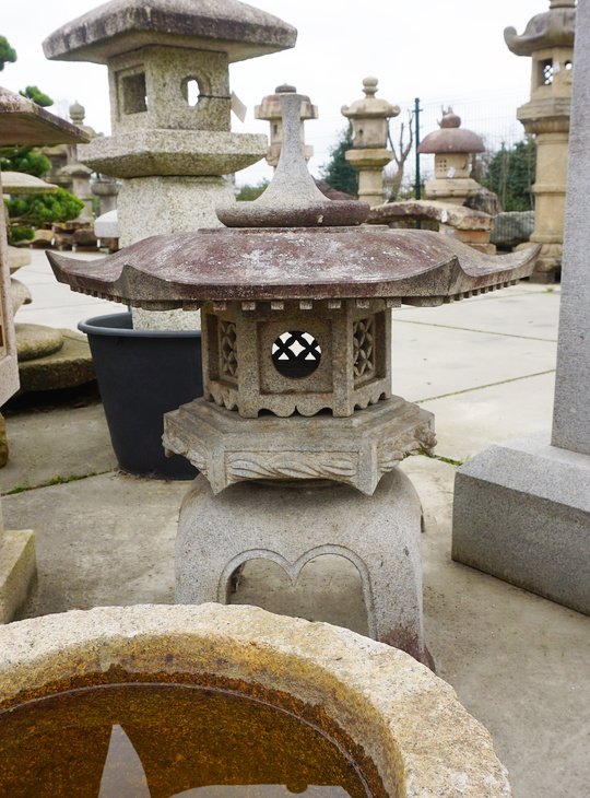Kaku Yukimi Gata Ishidoro, Japanese Stone Lantern - YO01010535