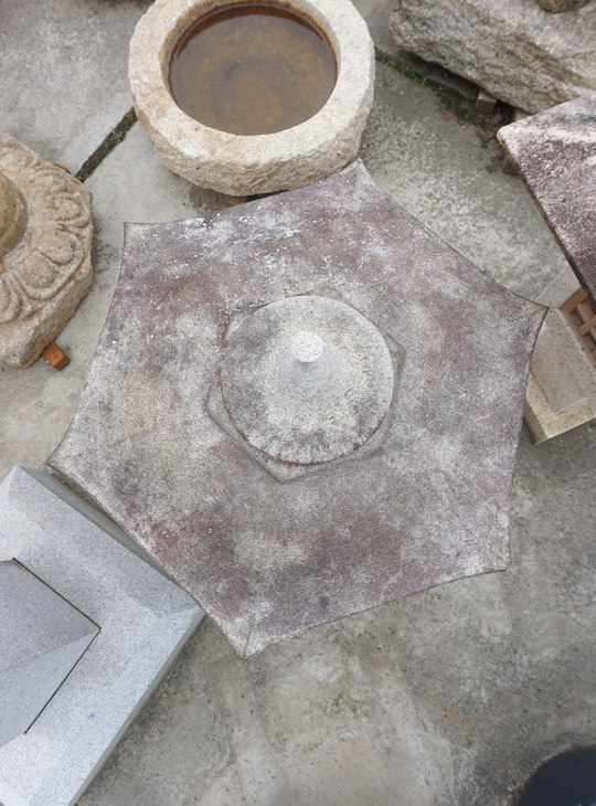 Kaku Yukimi Gata Ishidoro, Japanese Stone Lantern - YO01010535