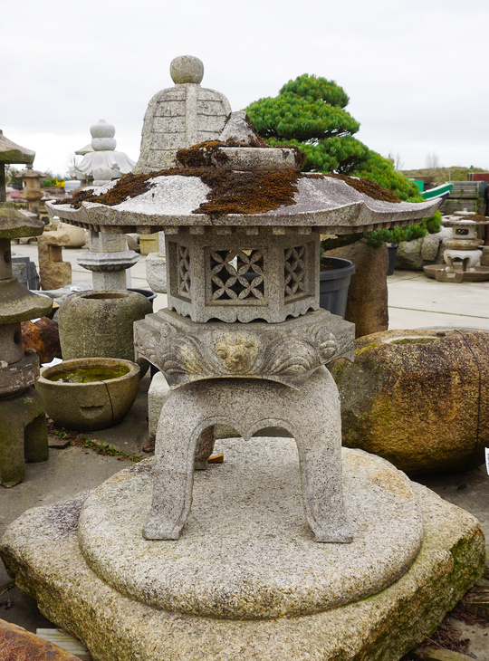 Kaku Yukimi Gata Ishidoro, Japanese Stone Lantern - YO01010538