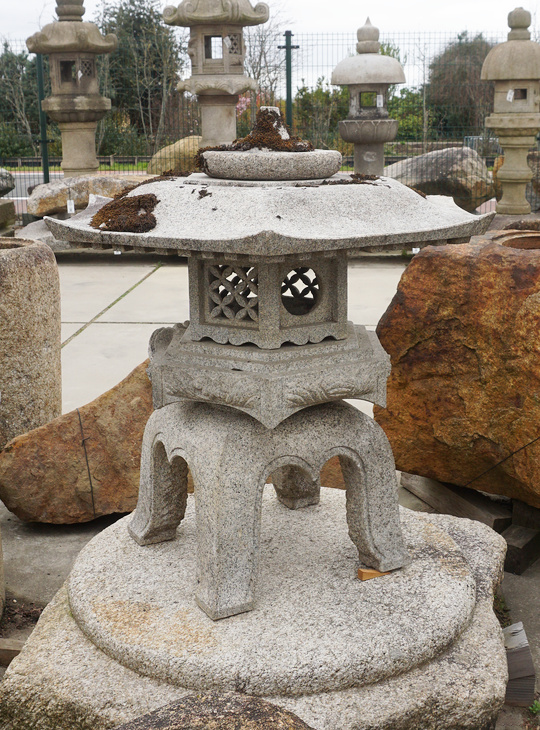 Kaku Yukimi Gata Ishidoro, Japanese Stone Lantern - YO01010538