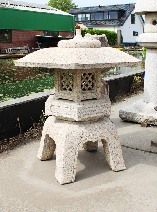 Kaku Yukimi Gata Ishidoro, Japanese Stone Lantern - YO01010557