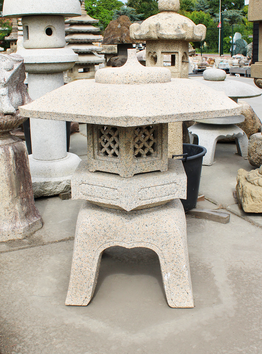 Kaku Yukimi Gata Ishidoro, Japanese Stone Lantern - YO01010557