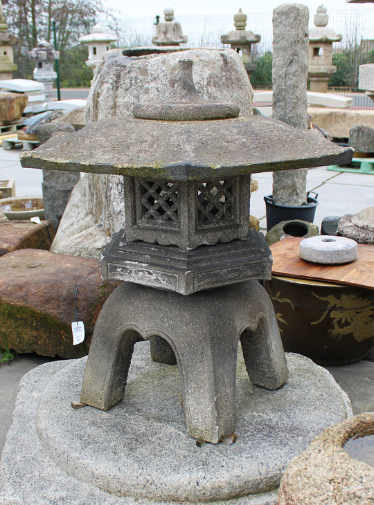 Kaku Yukimi Gata Ishidoro, Japanese Stone Lantern - YO01010579