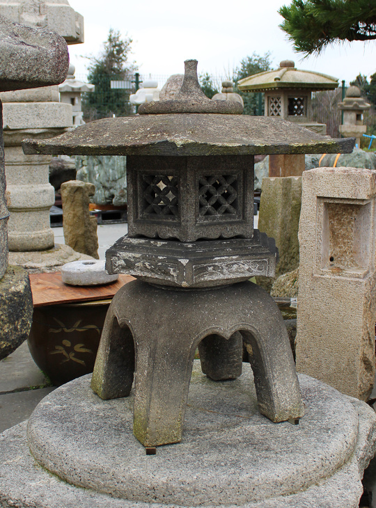Kaku Yukimi Gata Ishidoro, Japanese Stone Lantern - YO01010579
