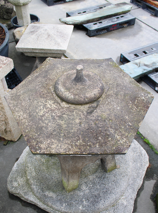 Kaku Yukimi Gata Ishidoro, Japanese Stone Lantern - YO01010579