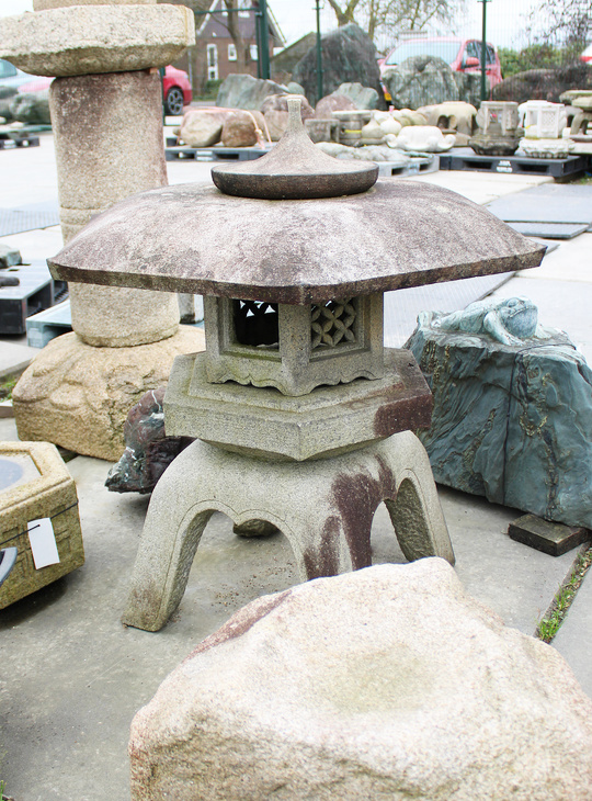Kaku Yukimi Gata Ishidoro, Japanese Stone Lantern - YO01010599