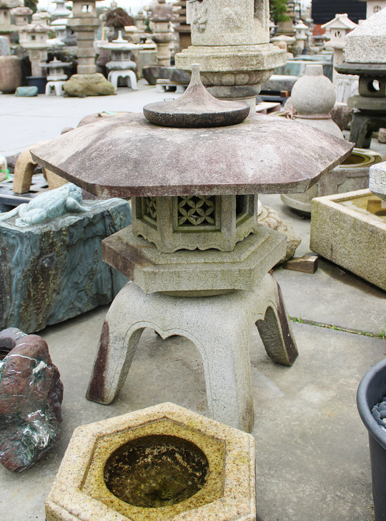 Kaku Yukimi Gata Ishidoro, Japanese Stone Lantern - YO01010599