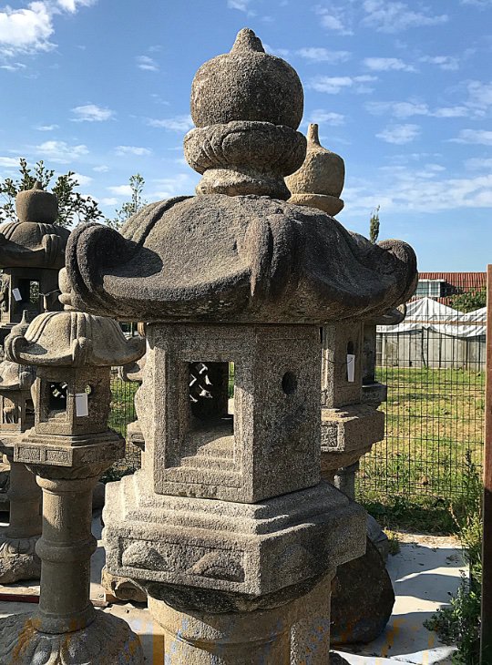 Kasuga Gata Ishidōrō, Japanese Stone Lantern - YO01010097