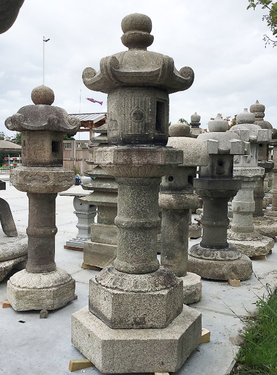 Kasuga Gata Ishidōrō, Japanese Stone Lantern - YO01010158