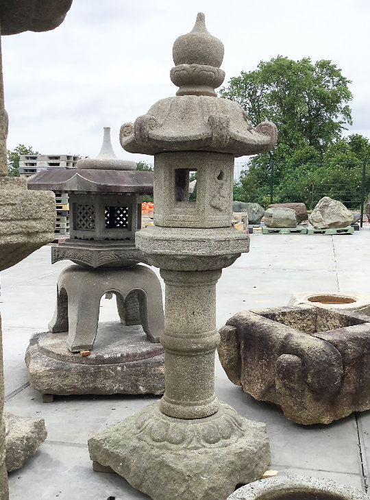 Kasuga Gata Ishidōrō, Japanese Stone Lantern - YO01010169