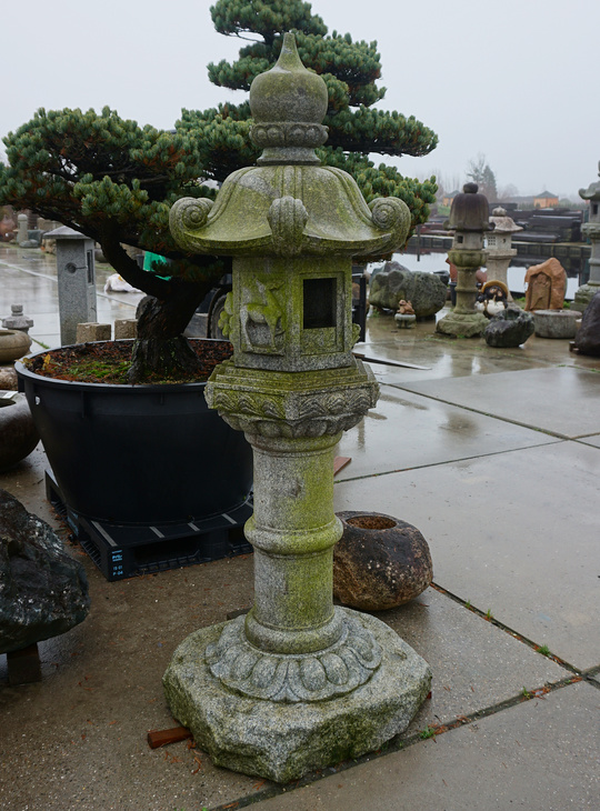 Kasuga Gata Ishidōrō, Japanese Stone Lantern - YO01010298