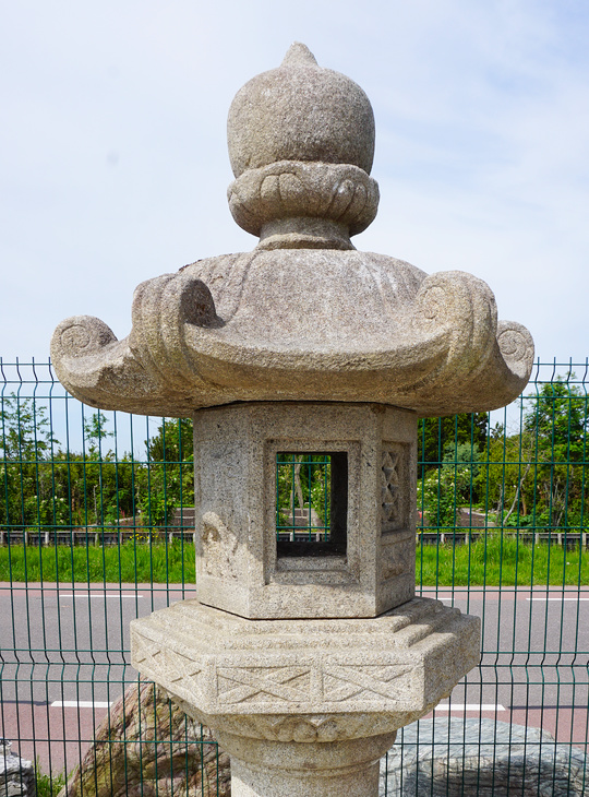Kasuga Gata Ishidōrō, Japanese Stone Lantern - YO01010305