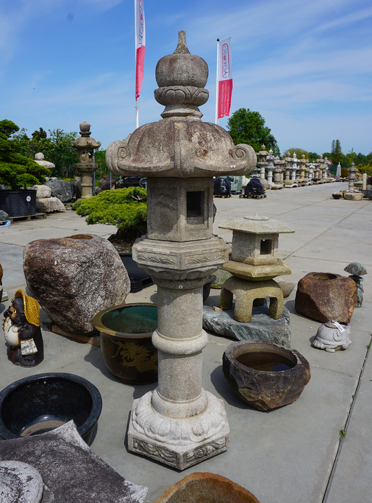 Kasuga Gata Ishidōrō, Japanese Stone Lantern - YO01010308