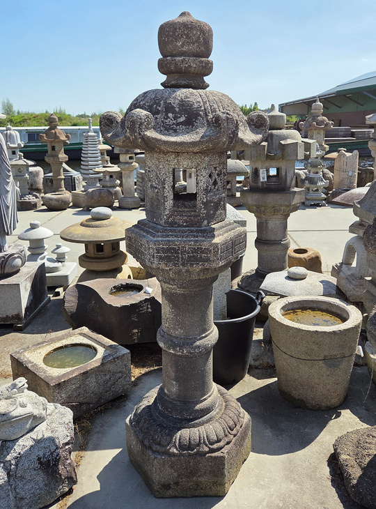 Kasuga Gata Ishidoro, Japanese Stone Lantern - YO01010621