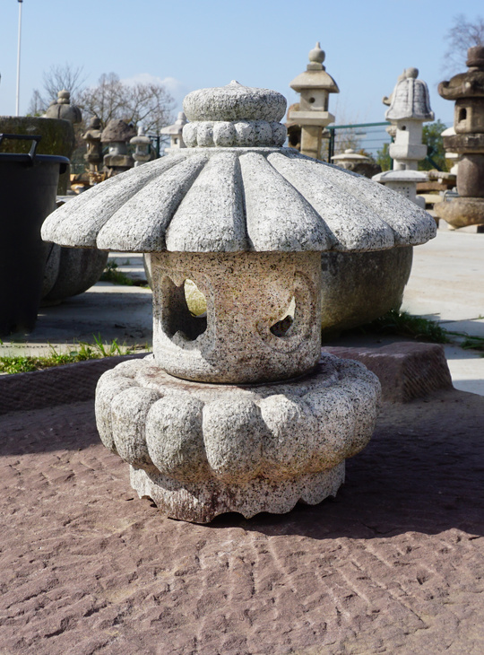 Kiku Tamate Gata Ishidōrō, Japanese Stone Lantern - YO01010260