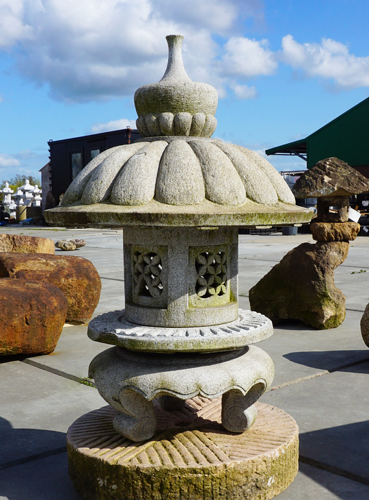 Kiku Yukimi Gata Ishidōrō, Japanese Stone Lantern - YO01010299