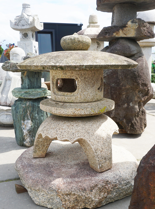 Buy Kodai Maru Yukimi Gata Ishidoro, Japanese Stone Lantern for sale - YO01010395