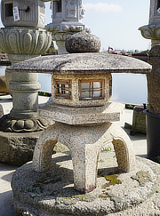 Buy Kodai Yukimi Gata Ishidōrō, Japanese Stone Lantern for sale - YO01010262
