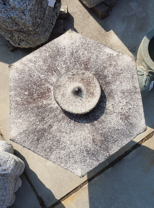 Kodai Yukimi Gata Ishidoro, Japanese Stone Lantern - YO01010471